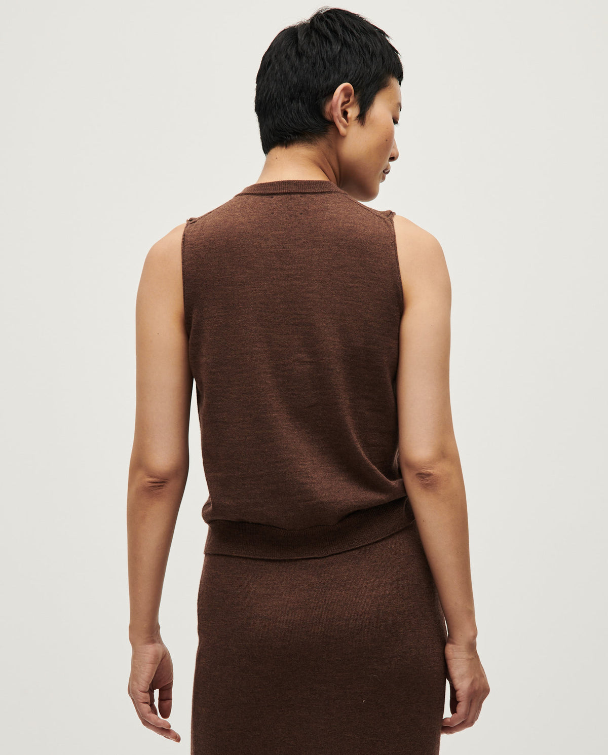 Red Roble vest for women by Babaà, featuring a stylish, comfortable design with a sleeveless, relaxed fit.