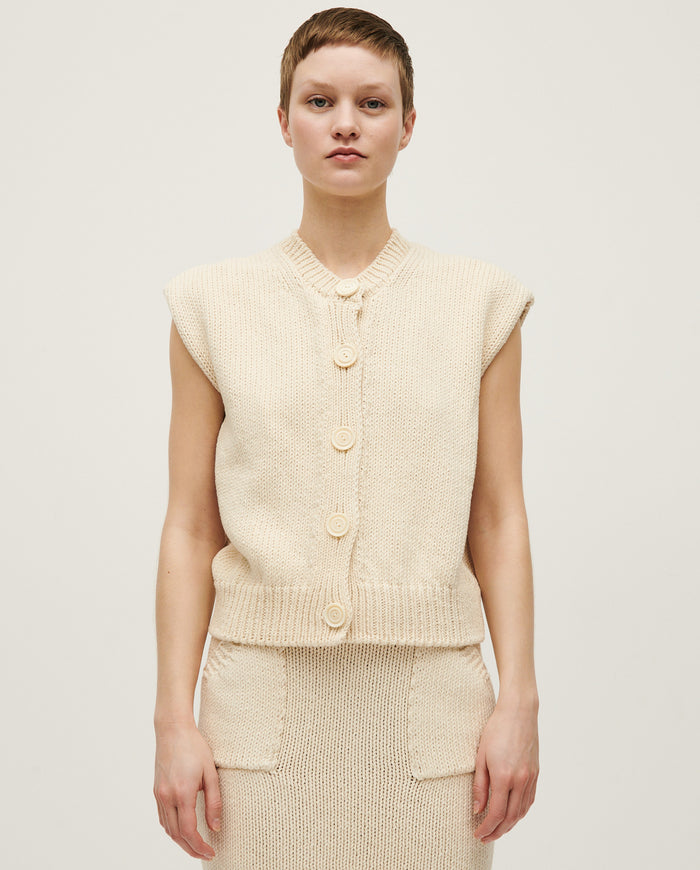 Woman wearing Babaà No26 Natural vest, showcasing the soft, natural fabric and relaxed fit of this stylish sleeveless top.