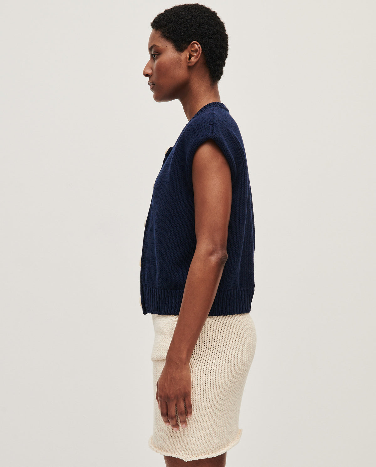 Navy Babaà No26 women's vest made of soft fabric, featuring a stylish and comfortable design perfect for layering.