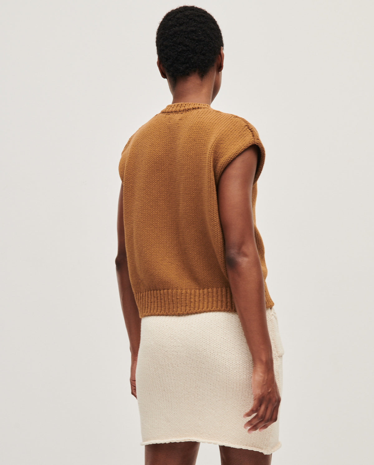 Babaà No26 Sukkari women's vest in earthy tones, featuring a stylish and comfortable design for casual wear.
