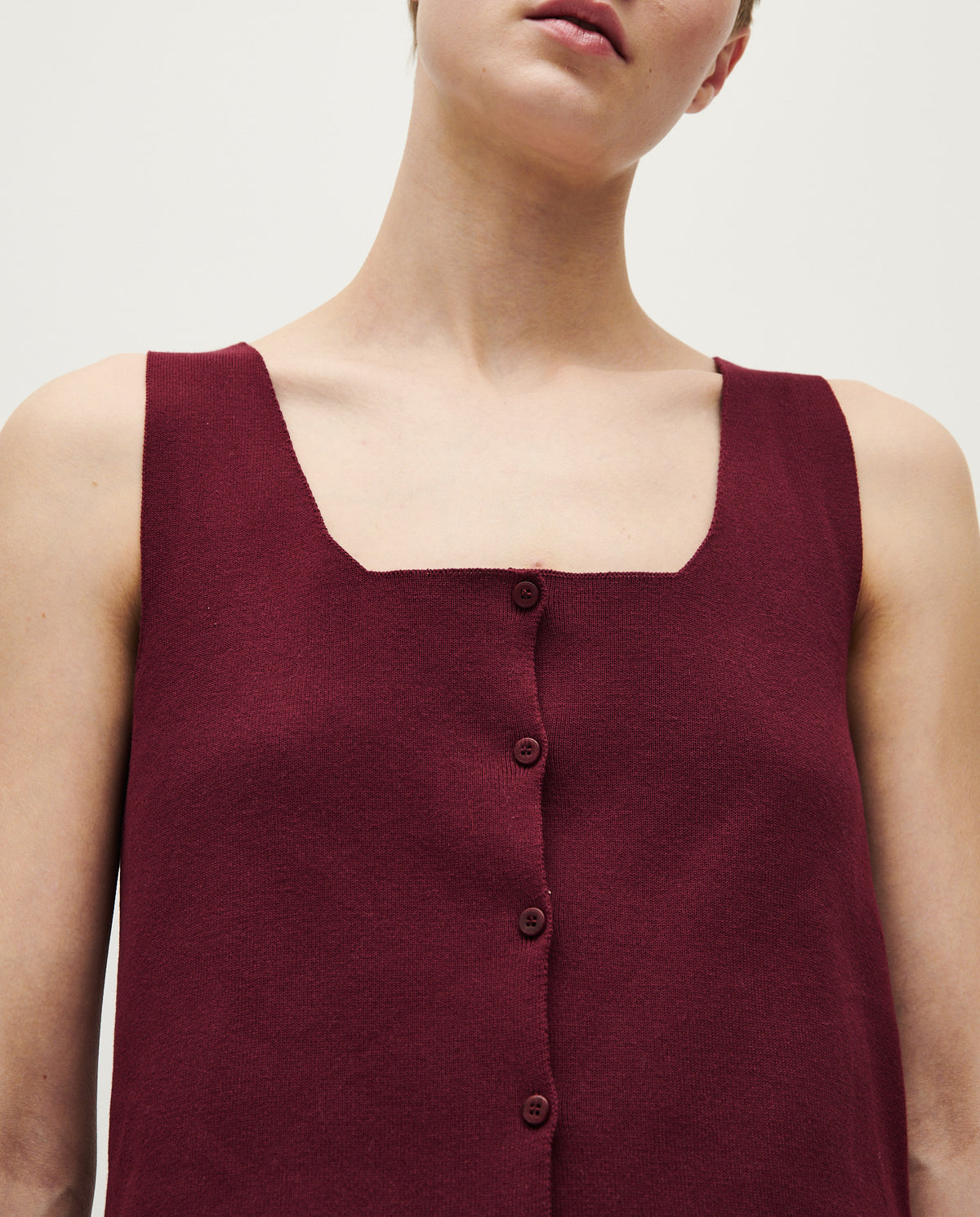 Babaà No39 Cherry women's vest in vibrant red, featuring a sleeveless design and soft fabric, perfect for layered autumn style.