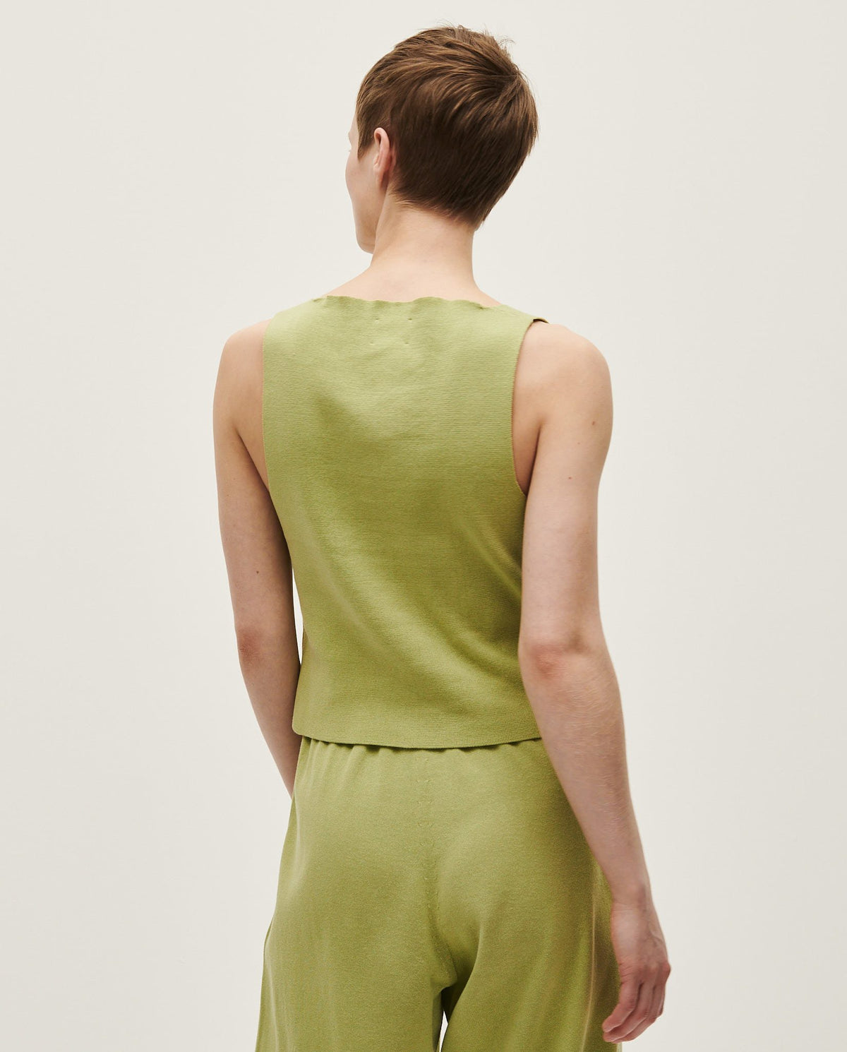 Babaà No39 Kiwi women's vest featuring a vibrant green fabric, sleeveless design, and stylish, modern fit.
