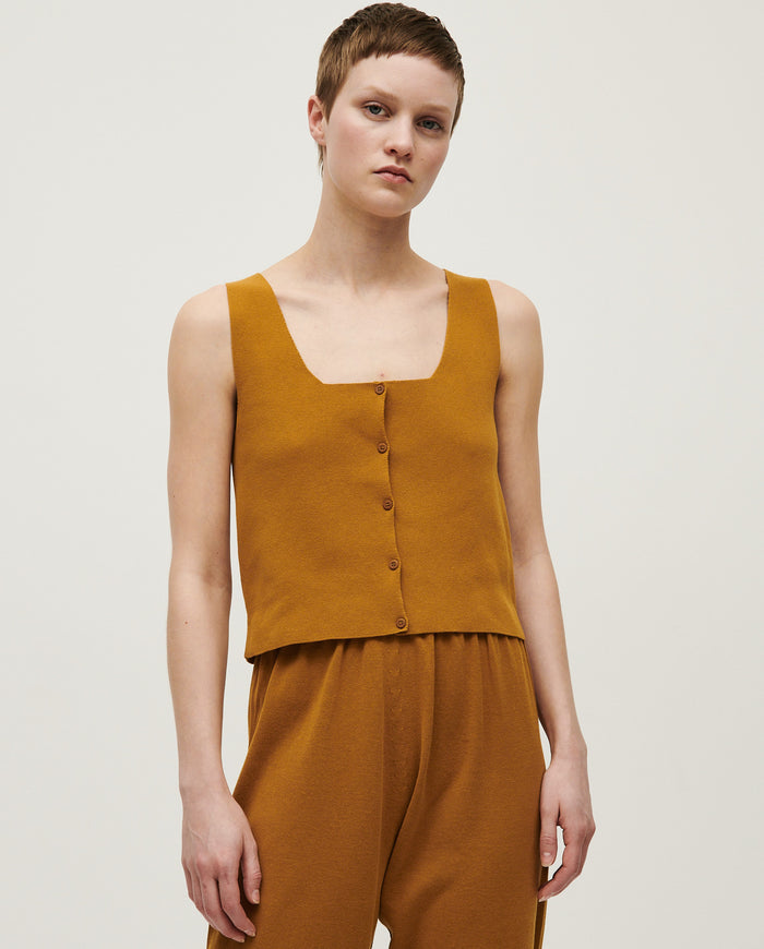Yellow women's vest No39 Senape by Babaà, featuring a stylish sleeveless design with a front button closure.