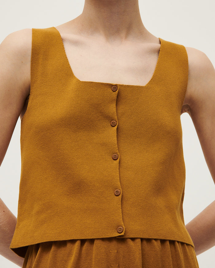 Yellow women's vest No39 Senape by Babaà, featuring a stylish sleeveless design and front pockets, perfect for layered looks.