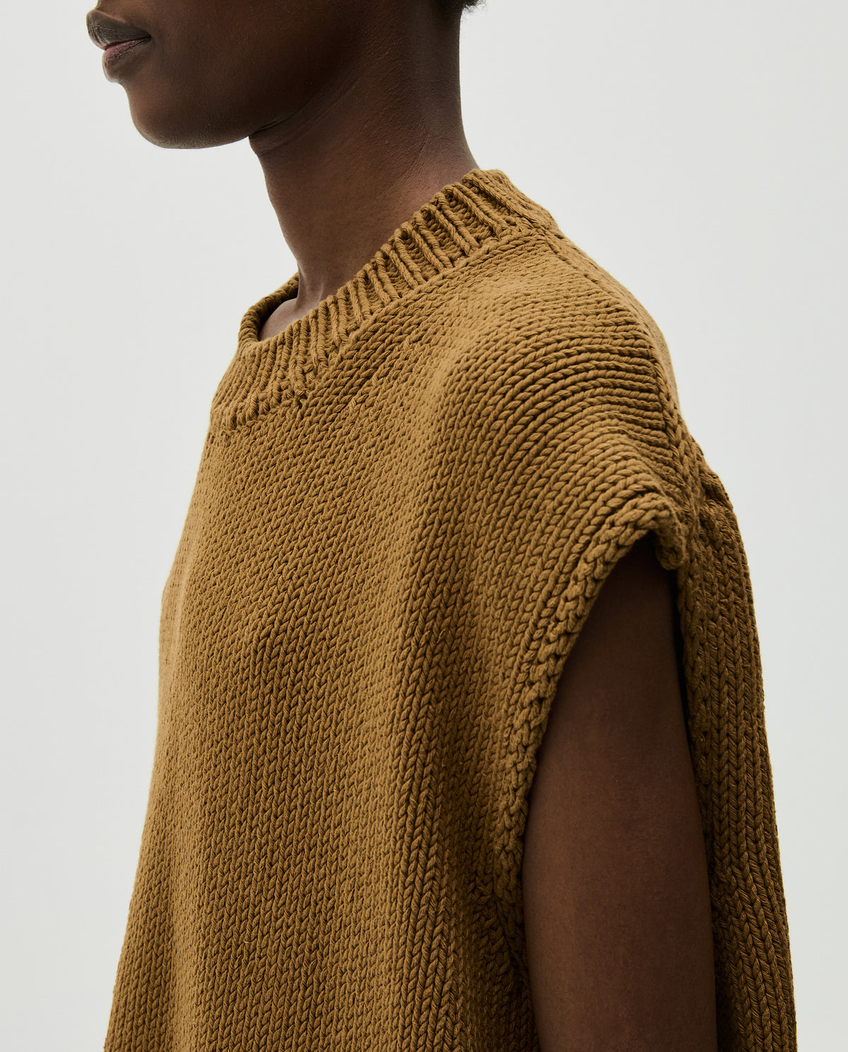 Woman wearing Babaà No44 Sukkari vest, showing the stylish sleeveless design and textured fabric details.