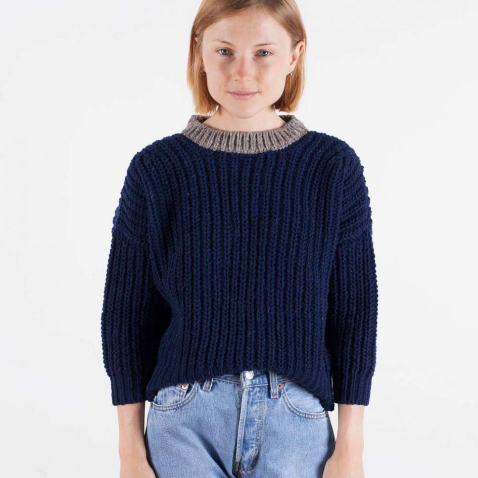 jumper-woman-no19-navy-model-1