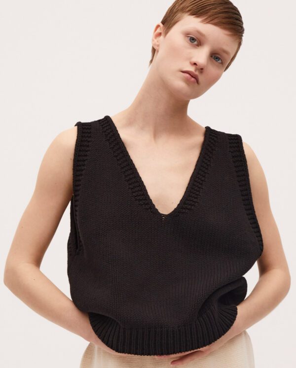 vest no24 black