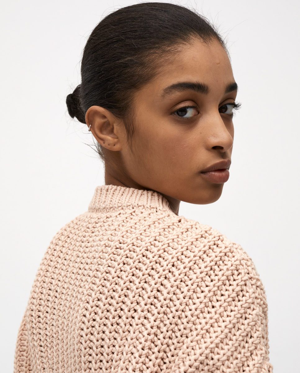jumper-woman-no18-strawberry-shake-1