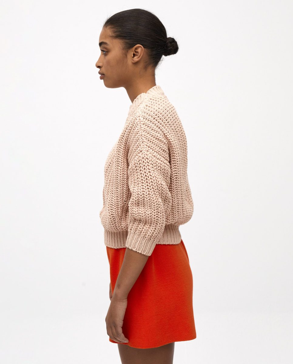 jumper-woman-no18-strawberry-shake-2