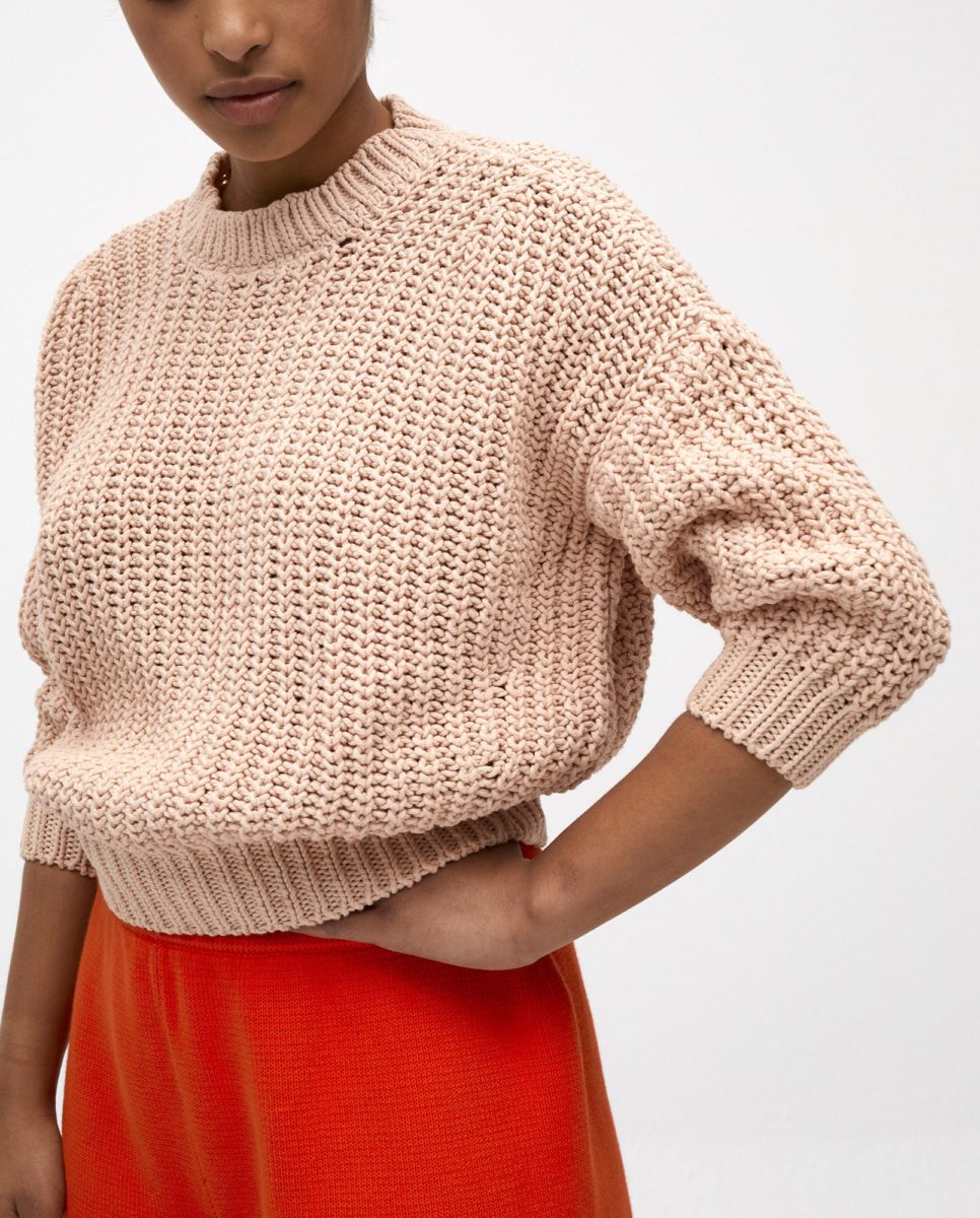 jumper-woman-no18-strawberry-shake-3