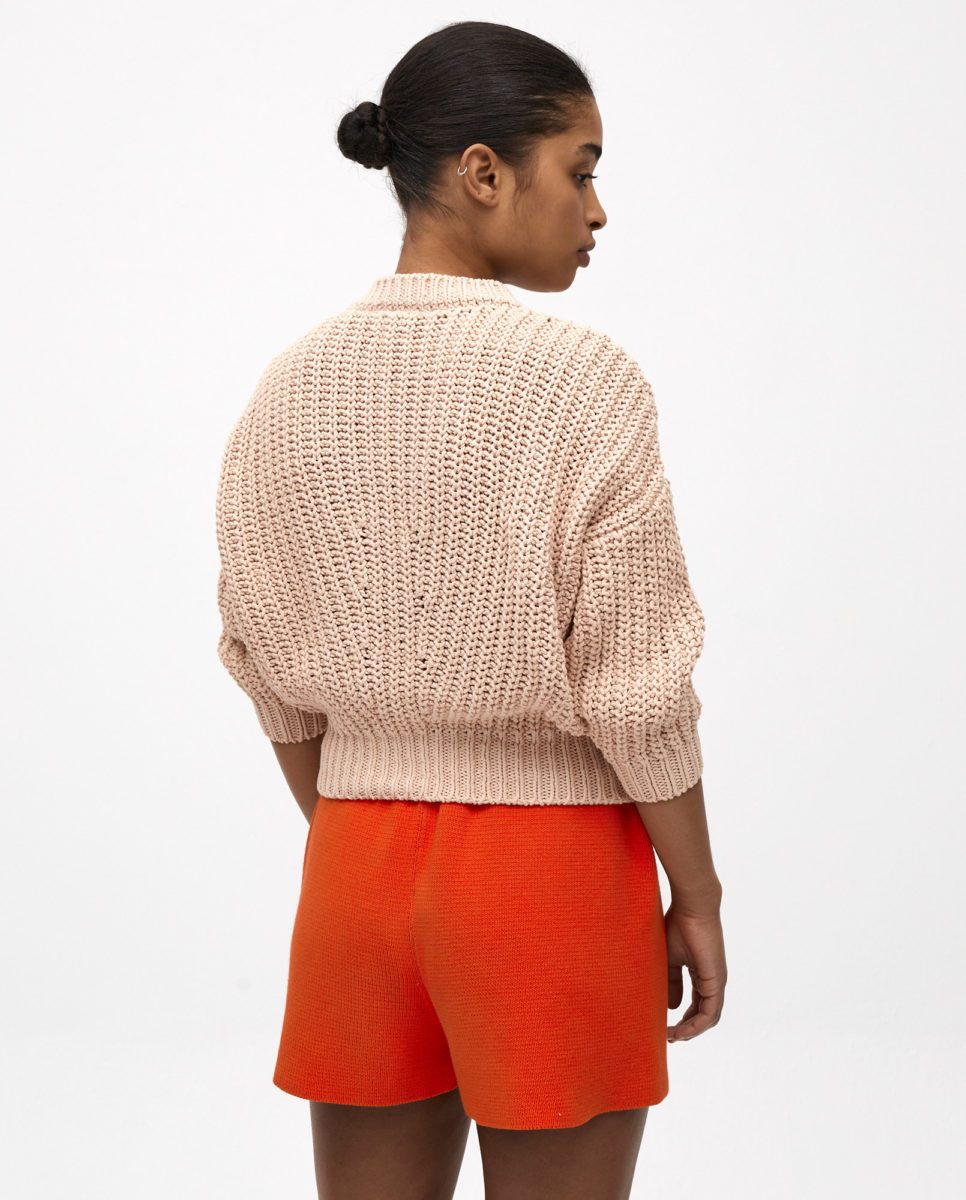 jumper-woman-no18-strawberry-shake-4