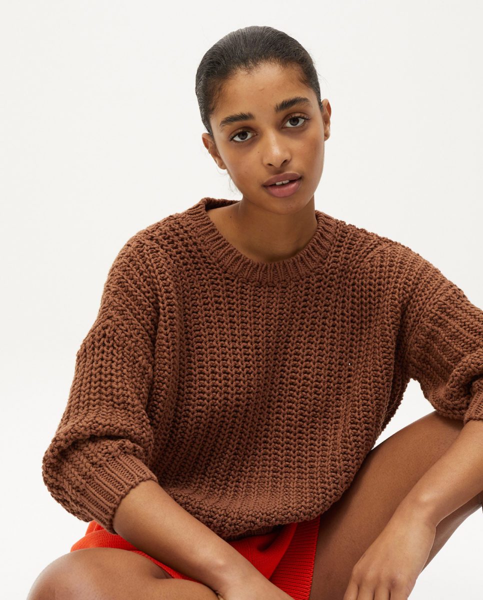 jumper-woman-no18-tonka-bean-1