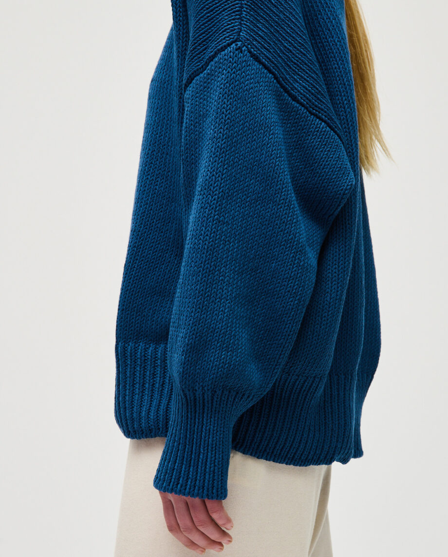 jumper no16 deep water